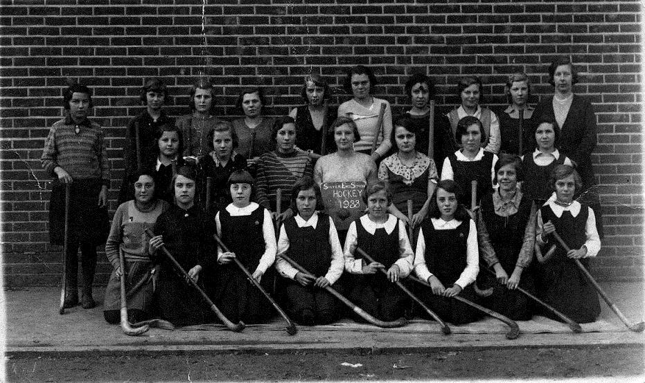Silver End Hockey 1933 picture supplied by Jeff Townsend (Louie Barker's son) Names supplied by Marjorie Barnard and Monica Maxim